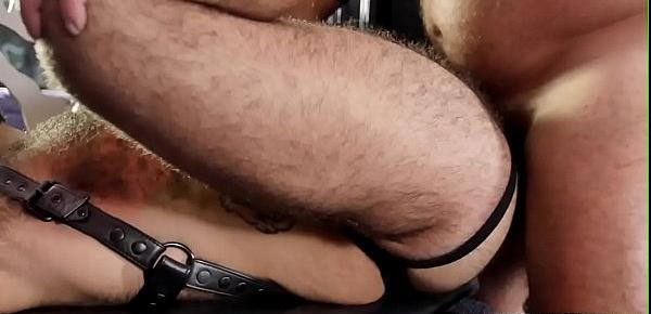  Hairy hunk gets his tight asshole drilled